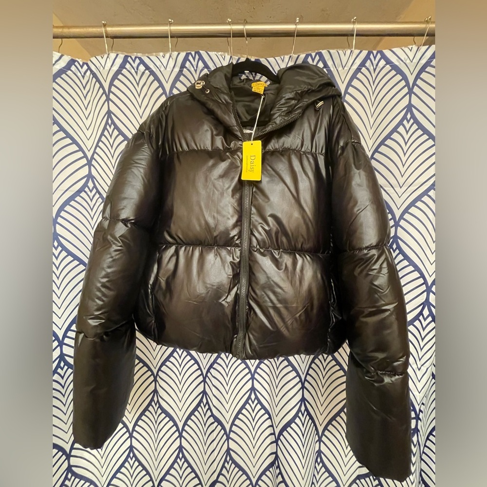 Black Crop Puffer Jacket With Hood And Side Zipped Pockets